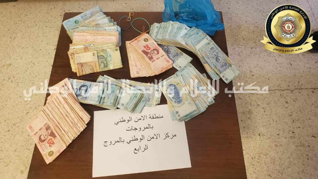 المروج.. القبض على "منحرفة"استولت على 14 الف دينار من منزل صديقتها 